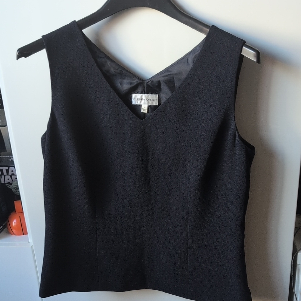 Jones New York Black V-Neck Sleeveless Blouse